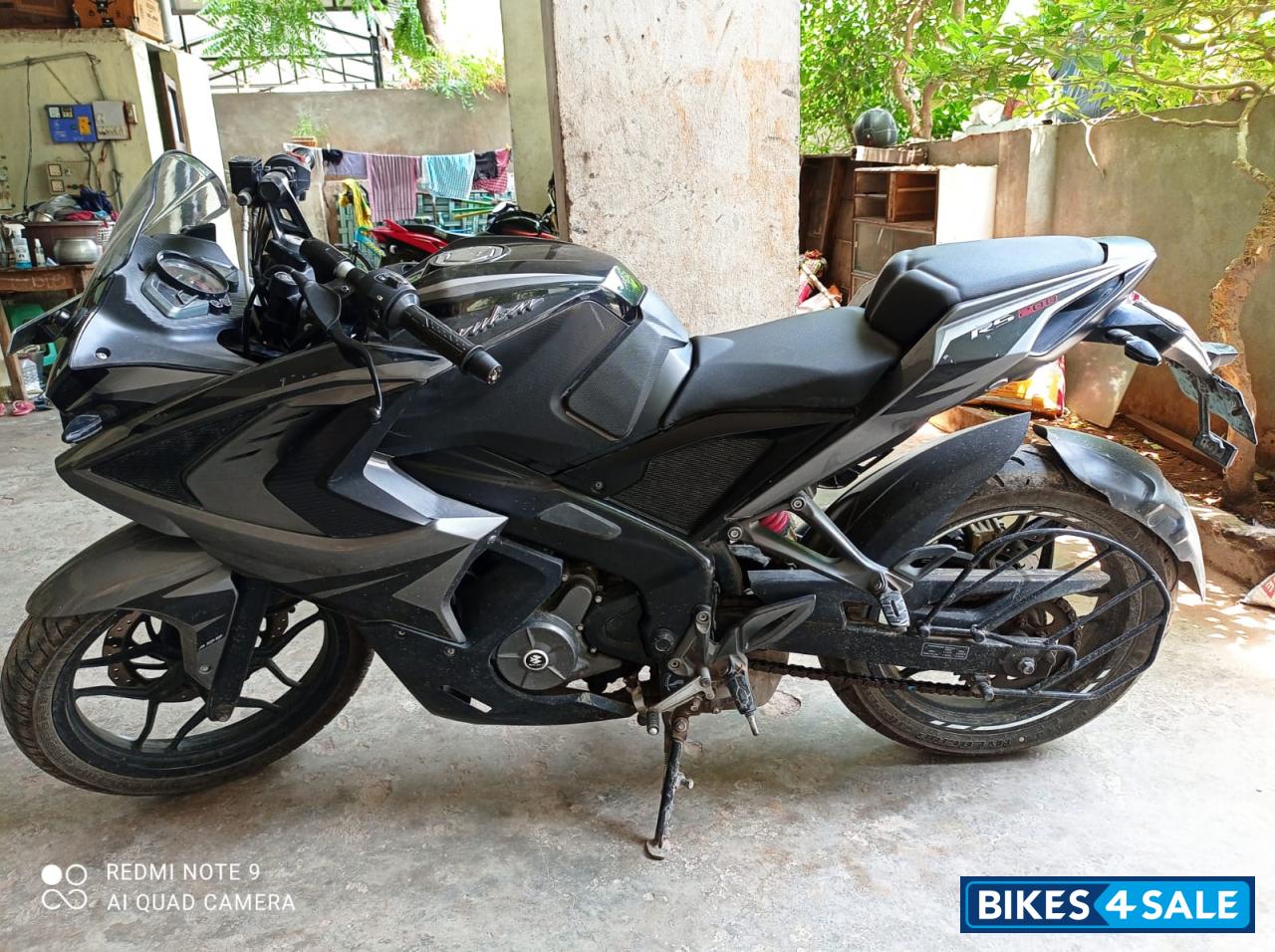 Metallic Black Bajaj Pulsar RS 200 ABS