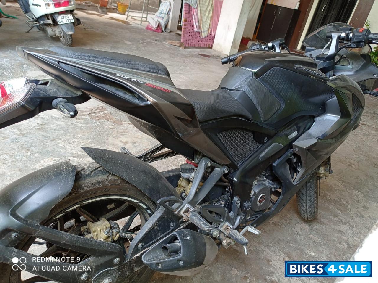 Metallic Black Bajaj Pulsar RS 200 ABS
