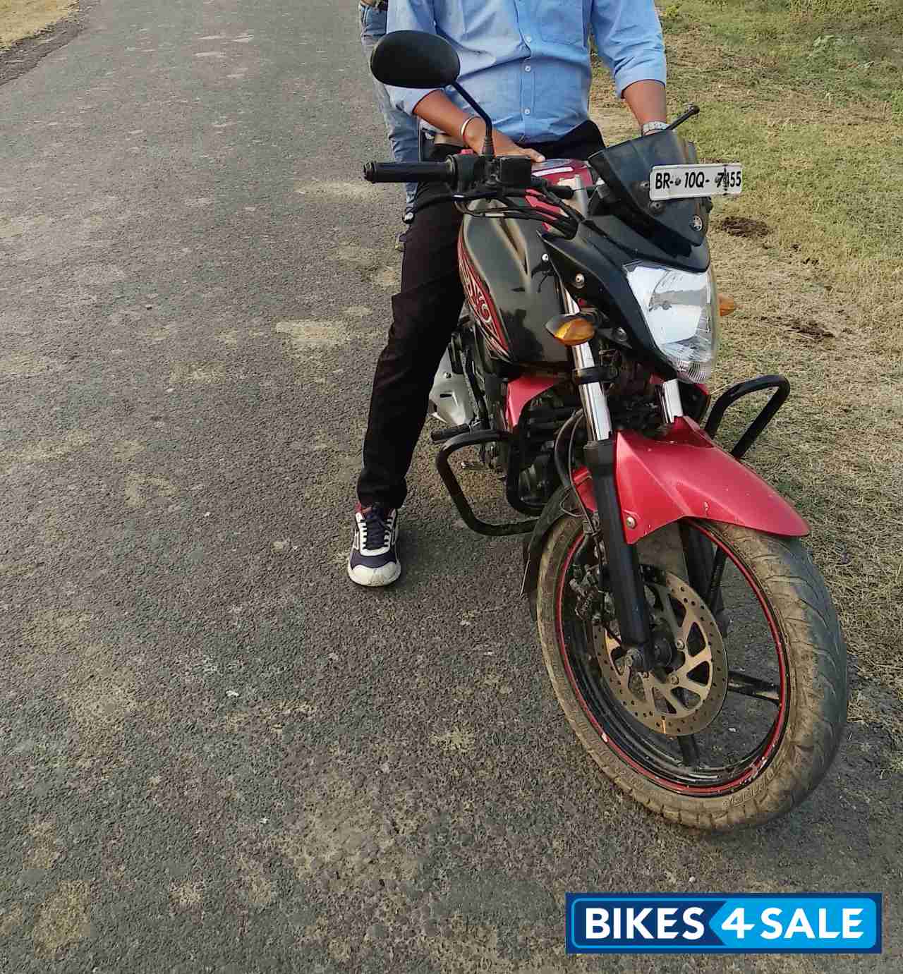 Black Red Yamaha FZ-S