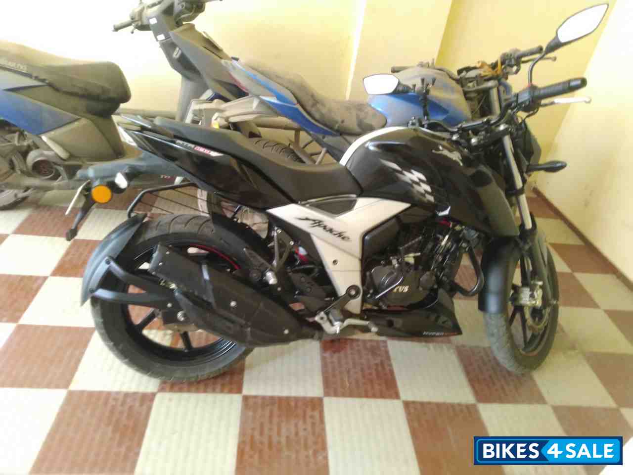 TVS Apache RTR 160 4V