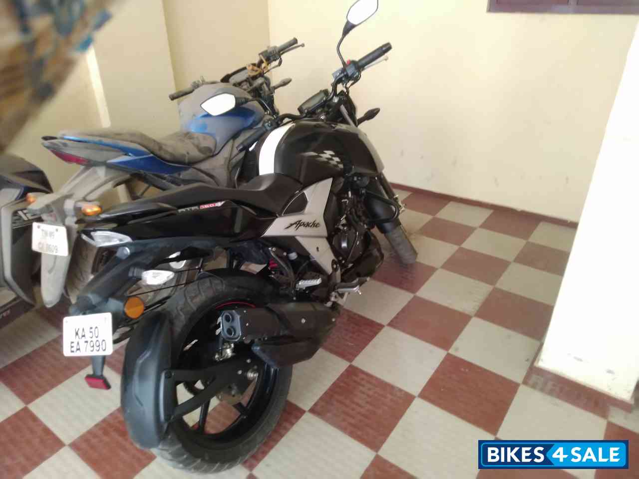 TVS Apache RTR 160 4V