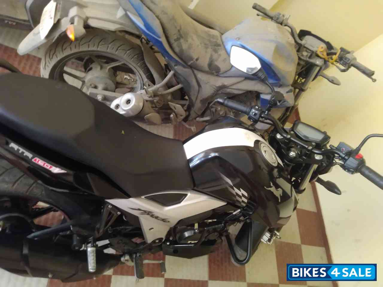 TVS Apache RTR 160 4V