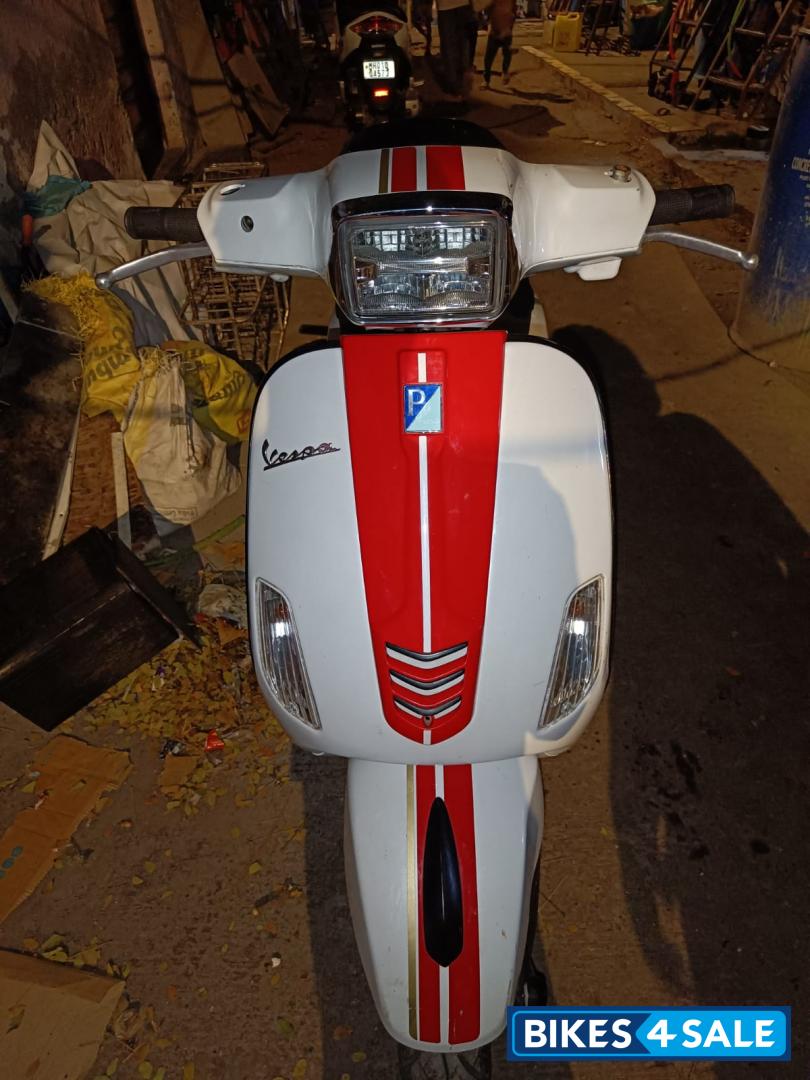 White Vespa Racing Sixties 125