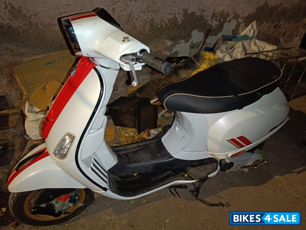 White Vespa Racing Sixties 125