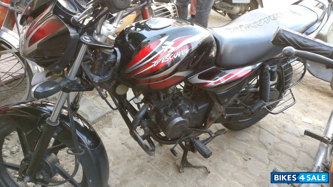 Red Black Bajaj Discover 100 DTS-Si