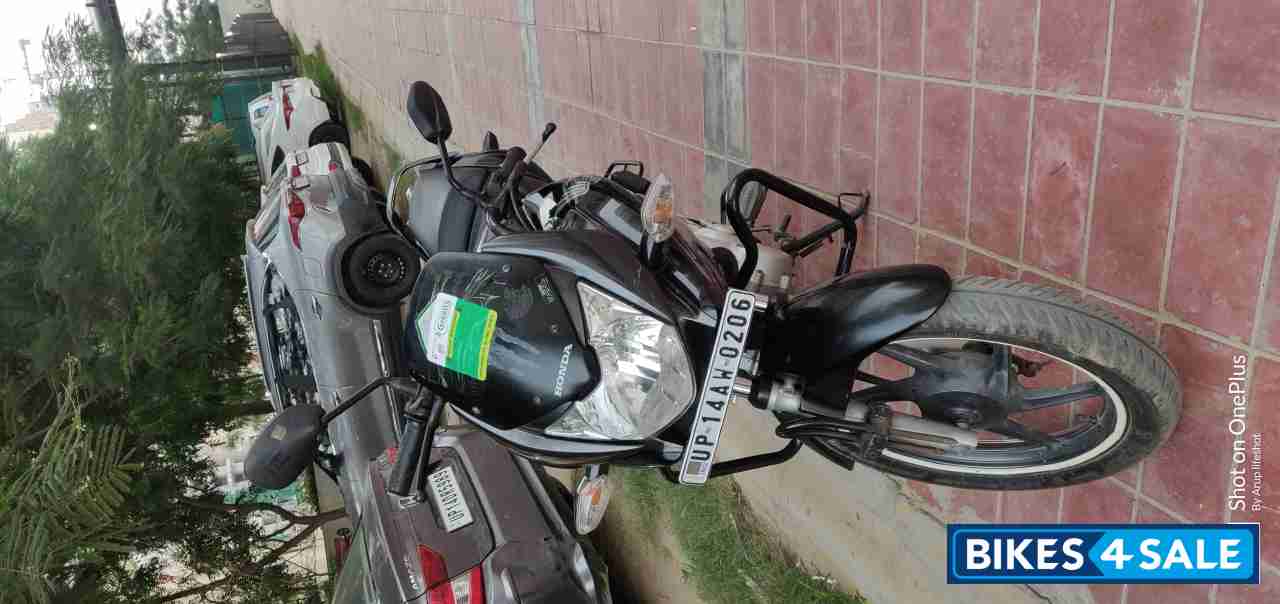 Black Honda CBF Stunner