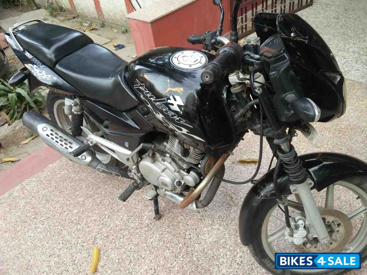 Black Bajaj Pulsar 150 DTSi