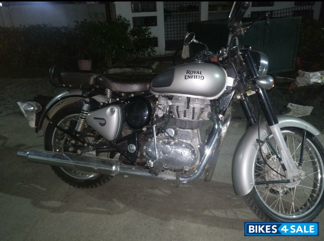Gunmetal Grey Royal Enfield Classic Gunmetal Grey