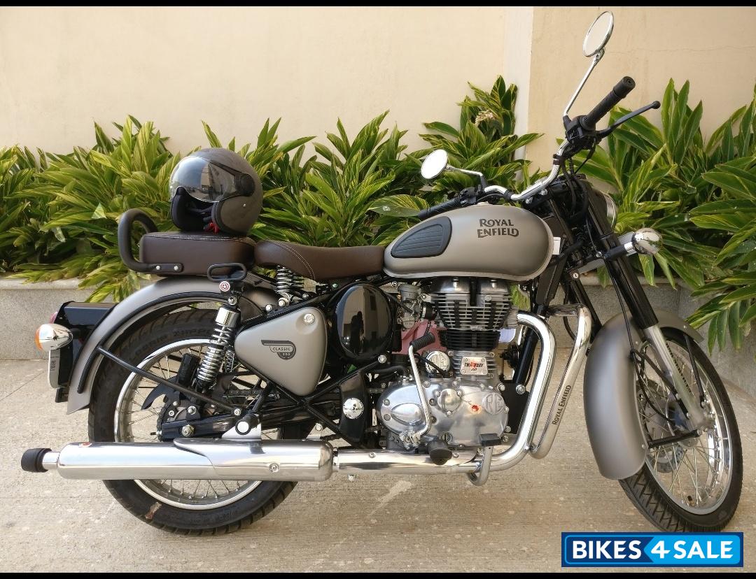 Gunmetal Grey Royal Enfield Classic Gunmetal Grey