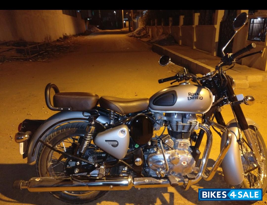 Gunmetal Grey Royal Enfield Classic Gunmetal Grey