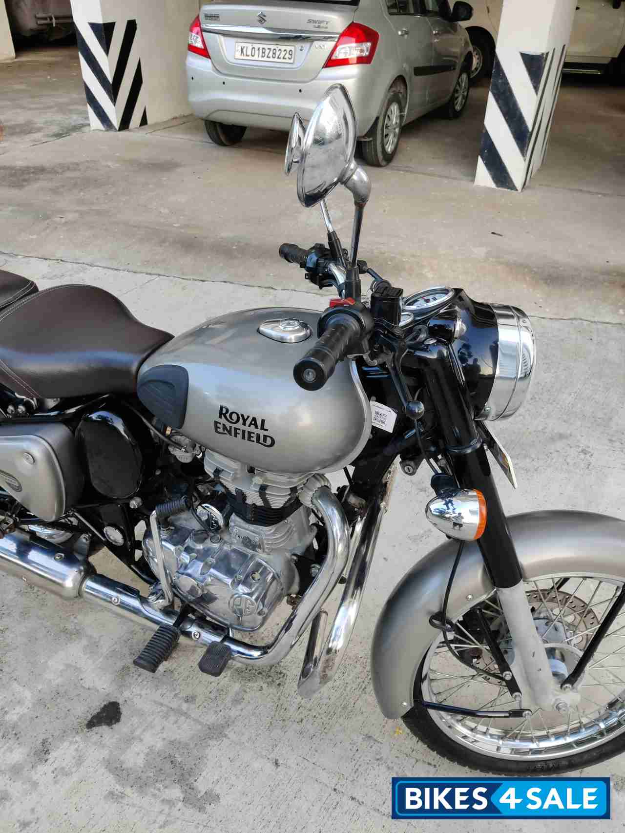 Gunmetal Grey Royal Enfield Classic Gunmetal Grey