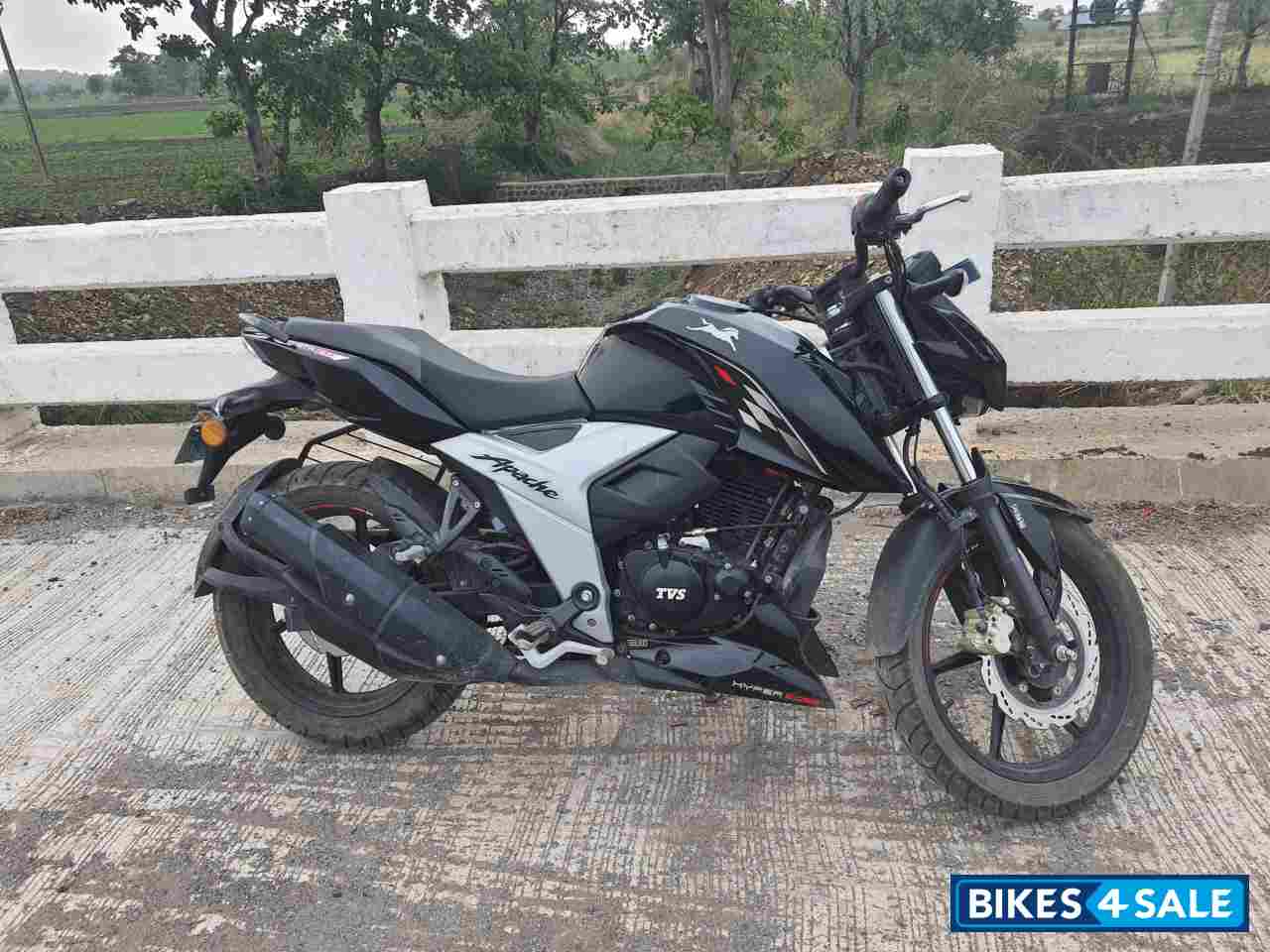 TVS Apache RTR 160 4V BS6