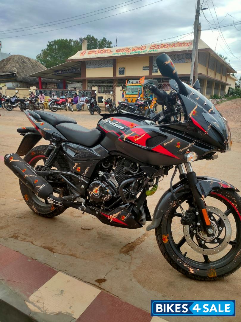 Bajaj Pulsar 220F BS6