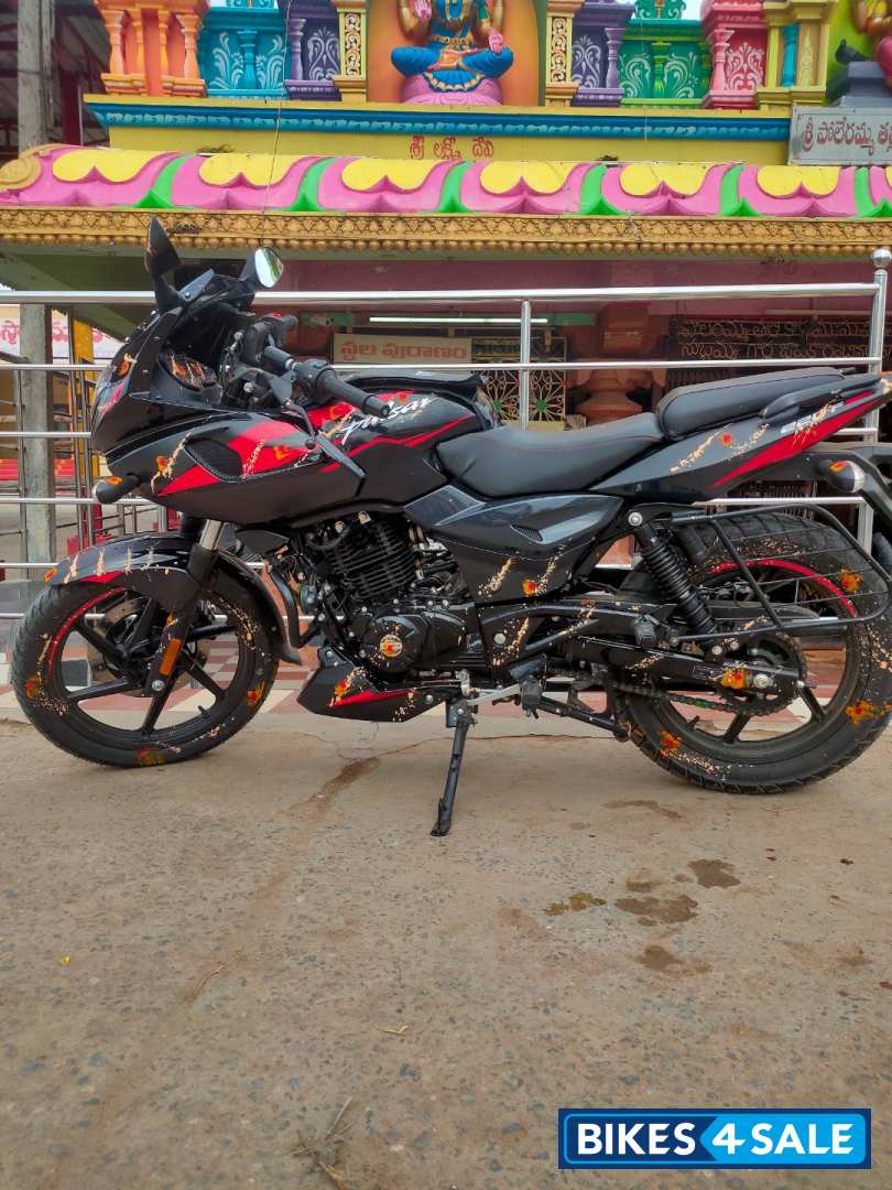 Bajaj Pulsar 220F BS6