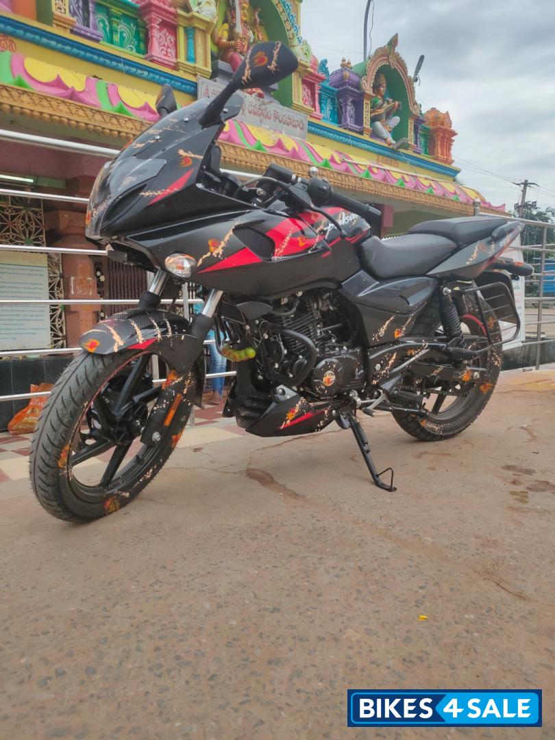 Bajaj Pulsar 220F BS6