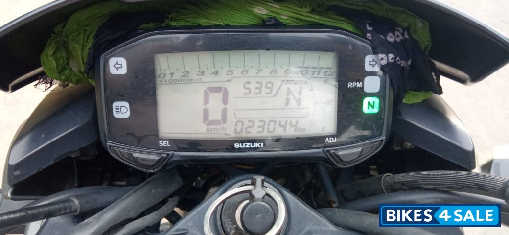 Dual Tone Grey/black Suzuki Gixxer SP