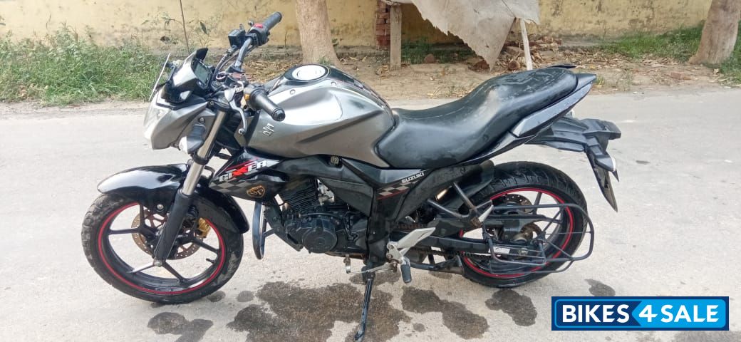 Dual Tone Grey/black Suzuki Gixxer SP