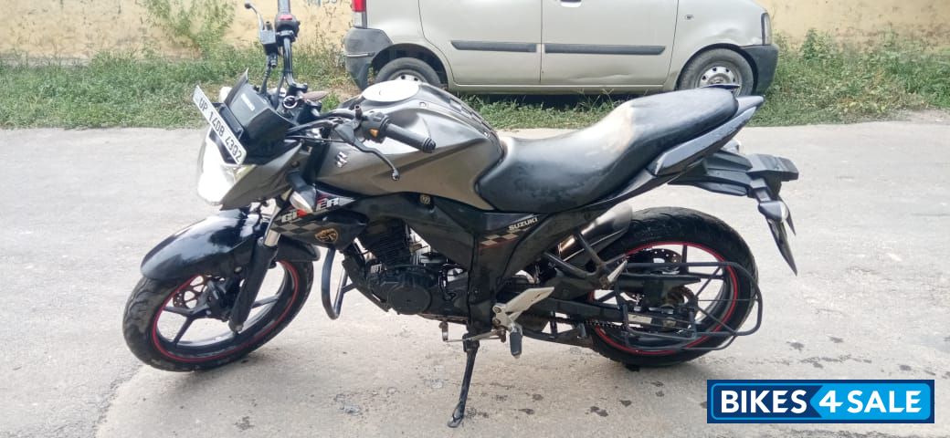 Dual Tone Grey/black Suzuki Gixxer SP