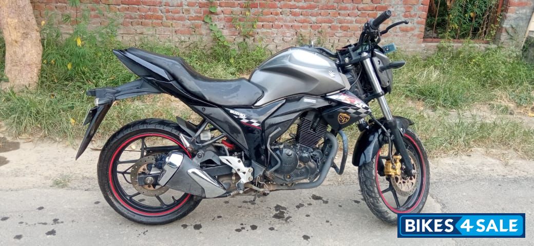Dual Tone Grey/black Suzuki Gixxer SP
