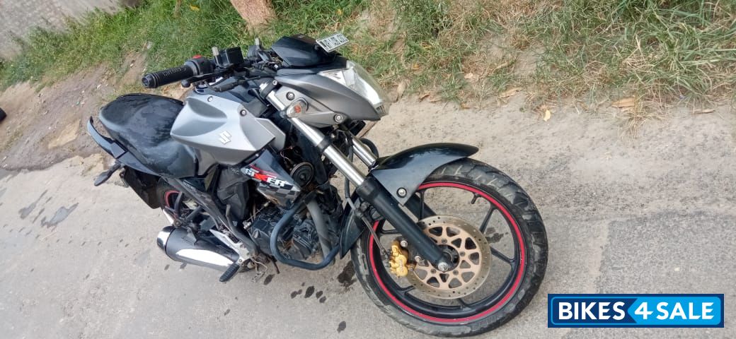Dual Tone Grey/black Suzuki Gixxer SP