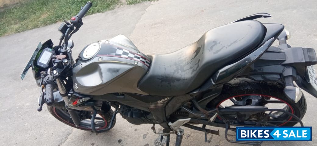Dual Tone Grey/black Suzuki Gixxer SP