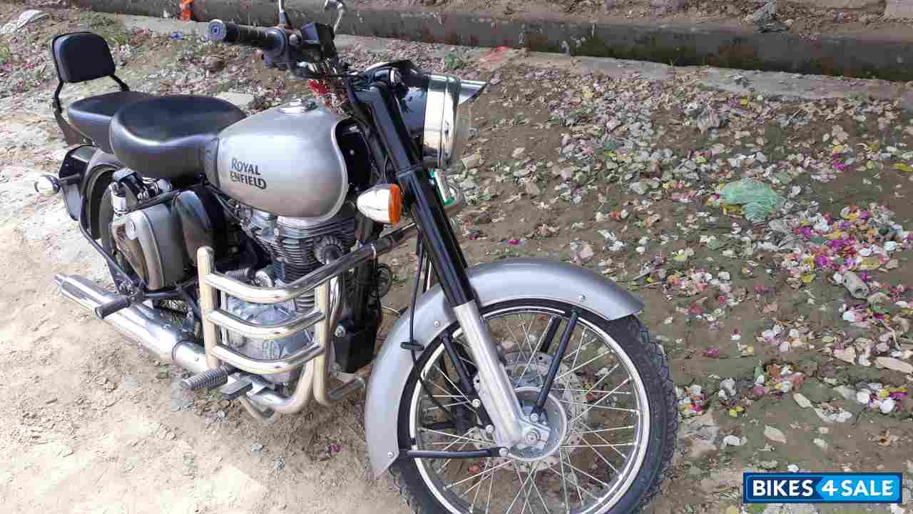 Gunmetal Grey Royal Enfield Classic Gunmetal Grey