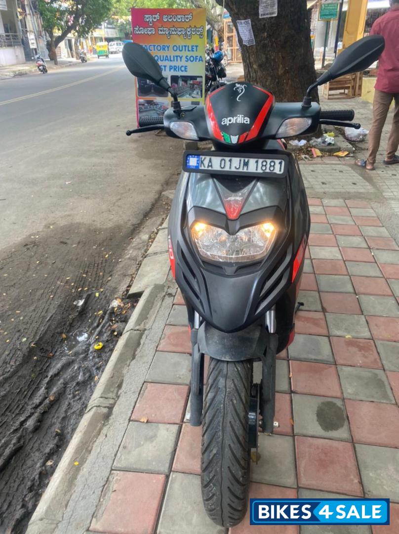 Red And Black Aprilia SR 160 Std ABS