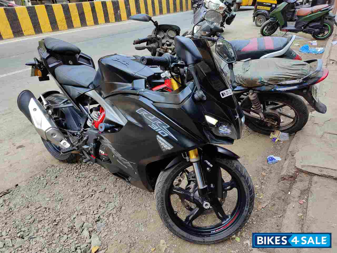 Black TVS Apache RR 310