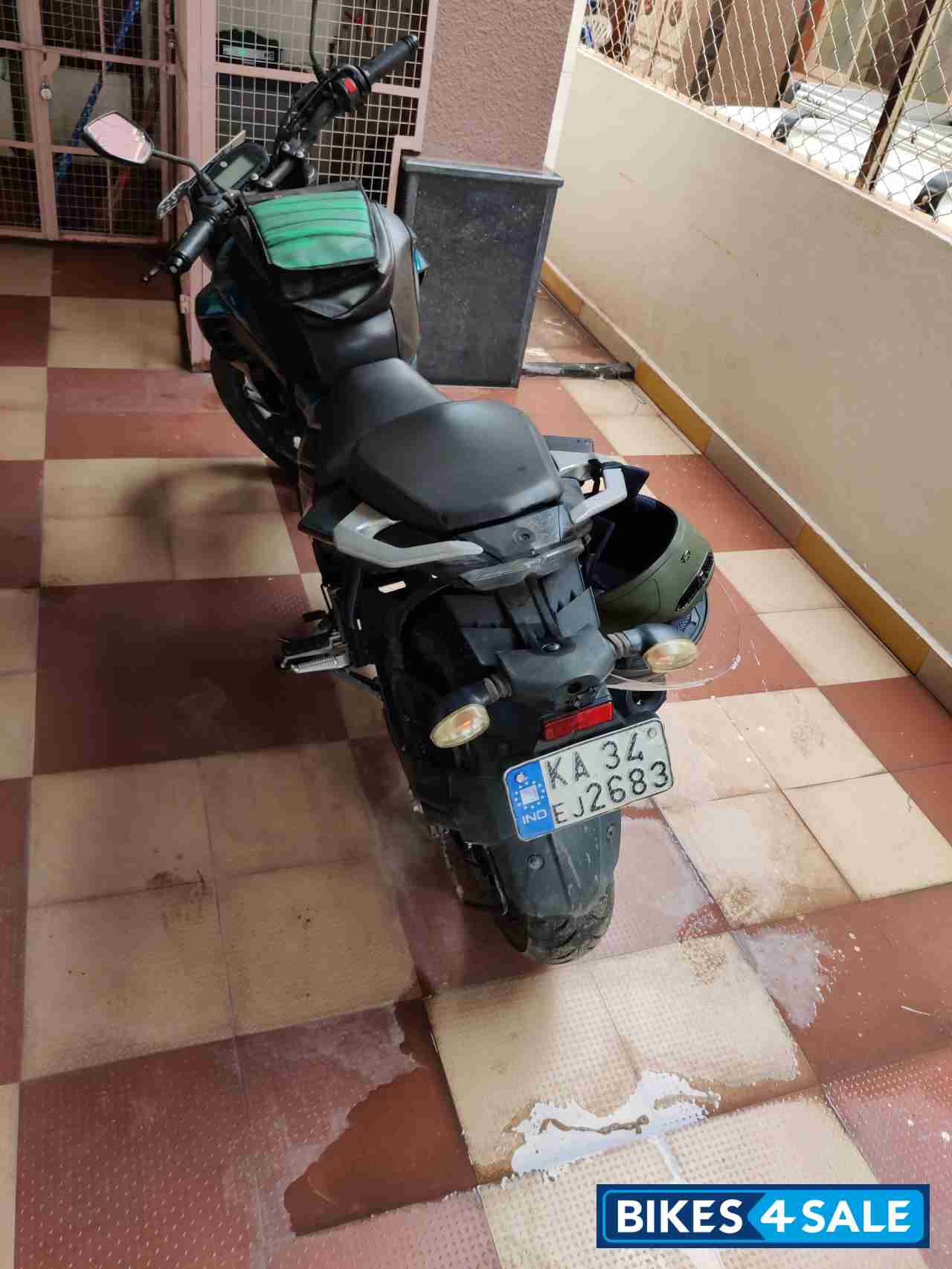 Cyan Blue Yamaha FZ25