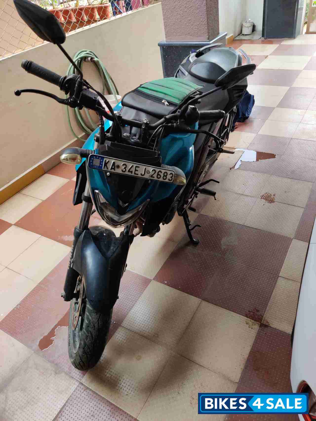 Cyan Blue Yamaha FZ25