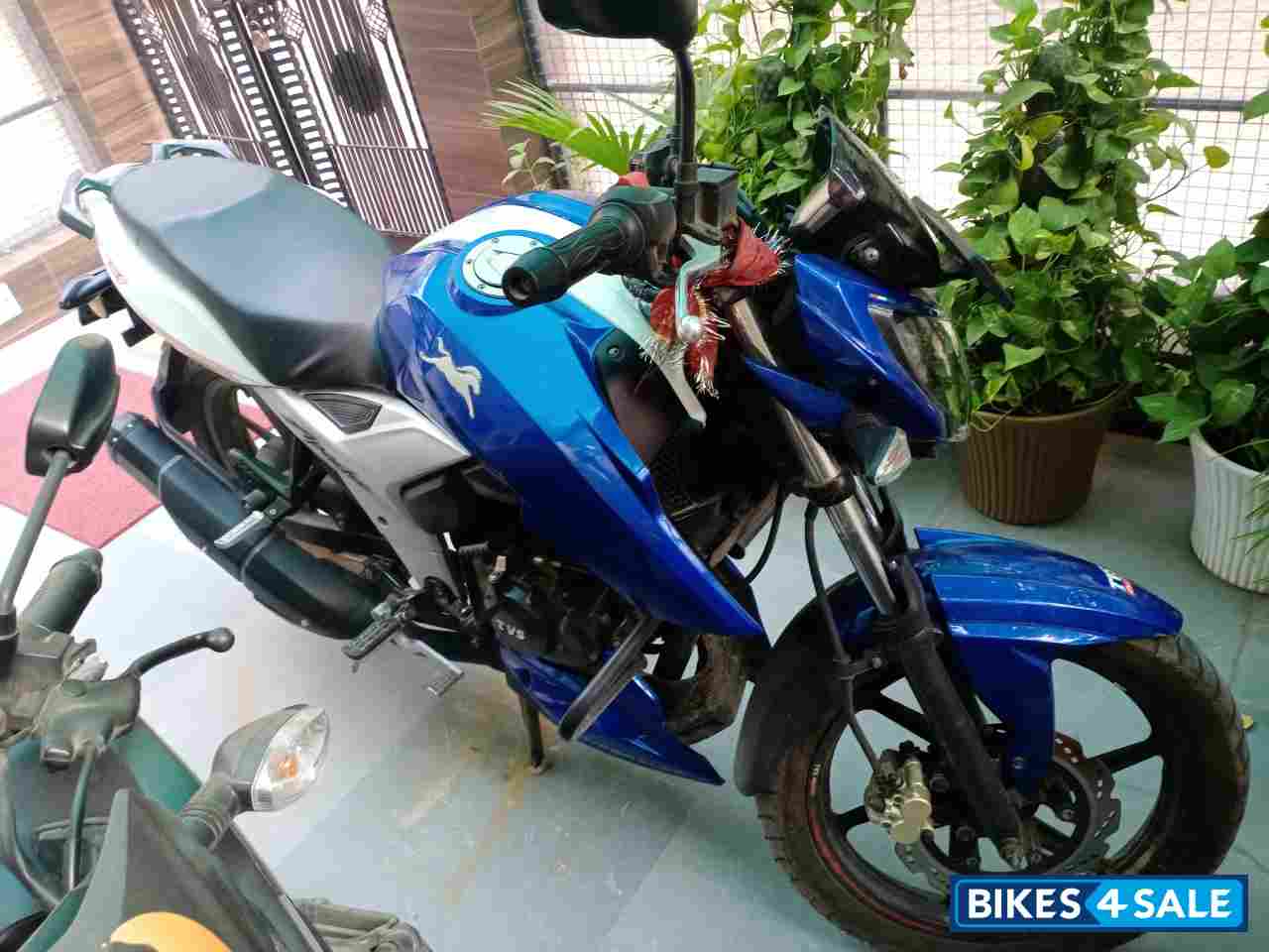 TVS Apache RTR 160 4V