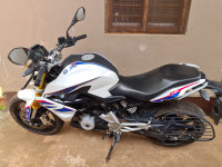 White BMW G 310 R