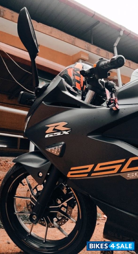 Matte Black Suzuki Gixxer SF 250 BS6