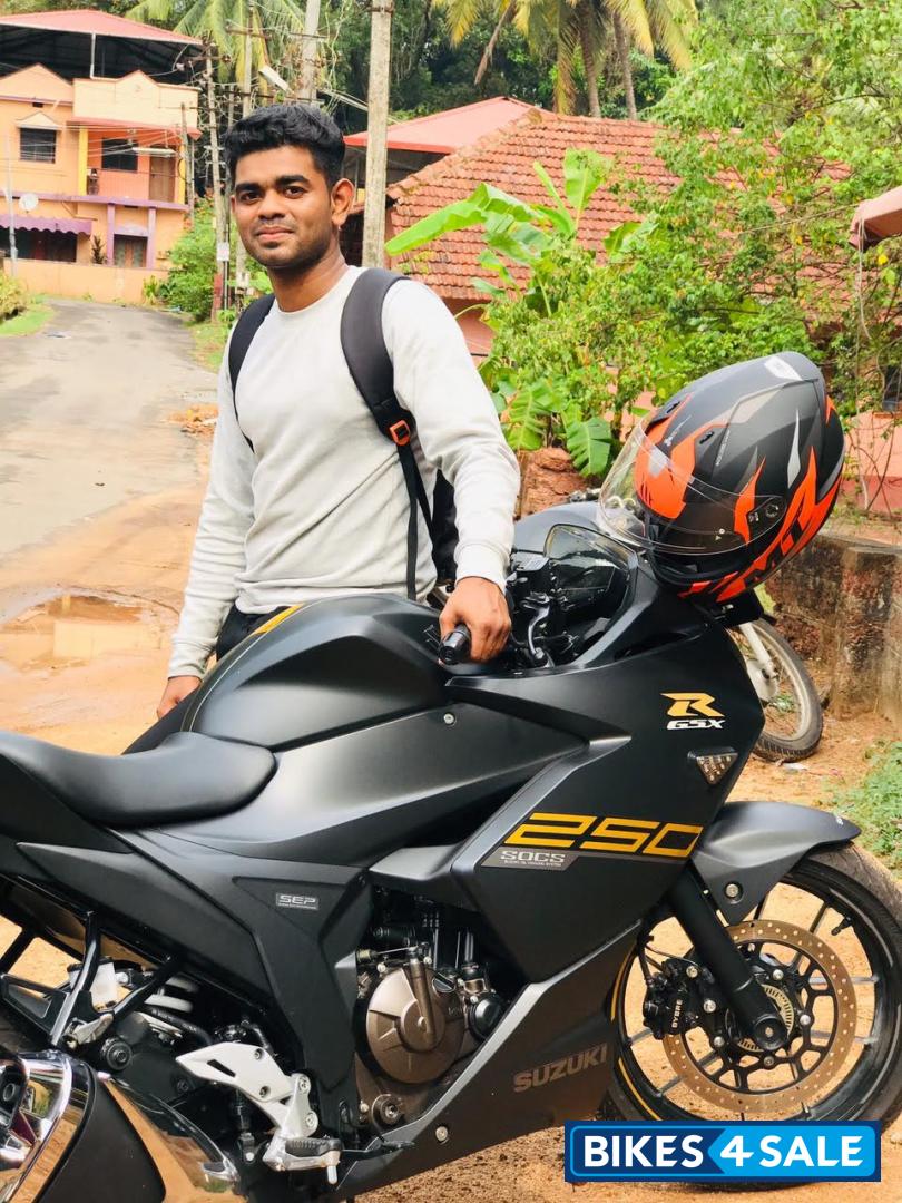 Matte Black Suzuki Gixxer SF 250 BS6