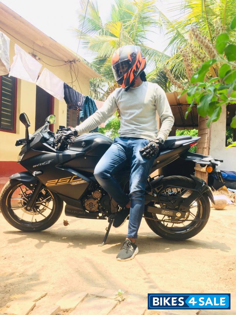Matte Black Suzuki Gixxer SF 250 BS6