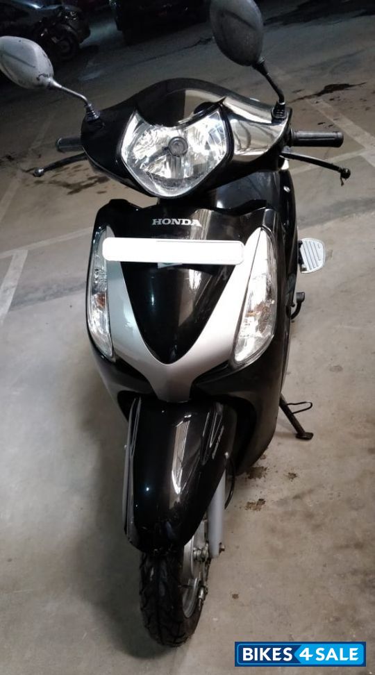 Black Honda Aviator