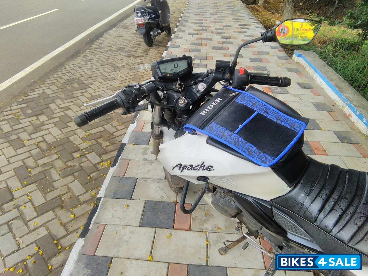 Pearl White TVS Apache RTR 200 4V ABS