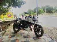 Pearl White TVS Apache RTR 200 4V ABS