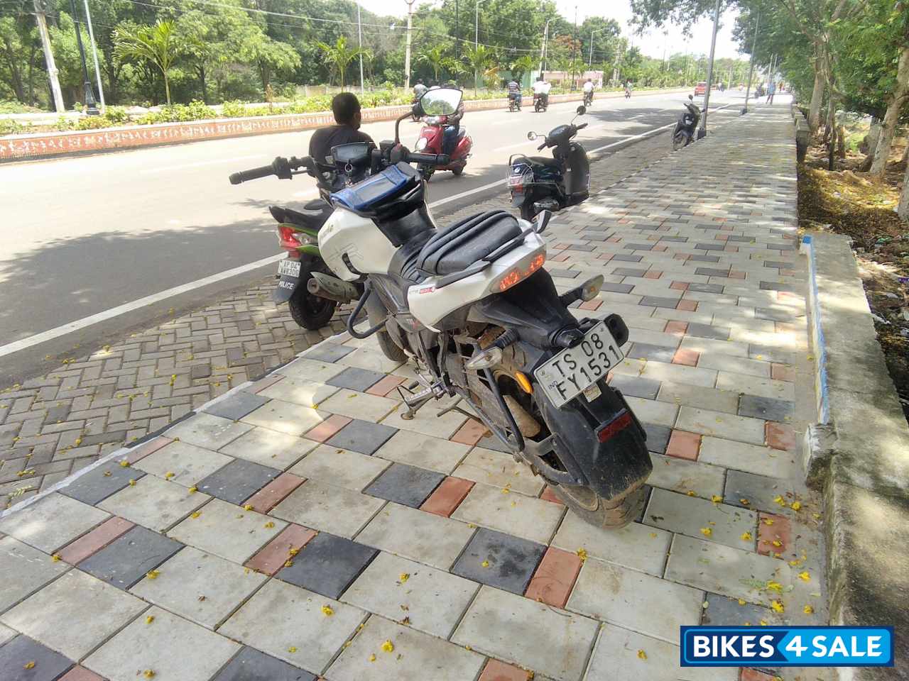 Pearl White TVS Apache RTR 200 4V ABS