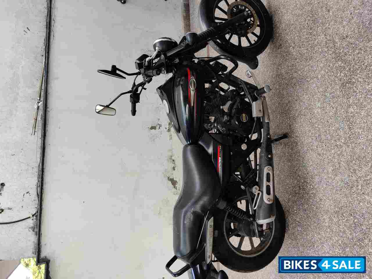 Bajaj Avenger Street 220