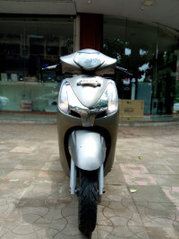 Gray Honda Aviator