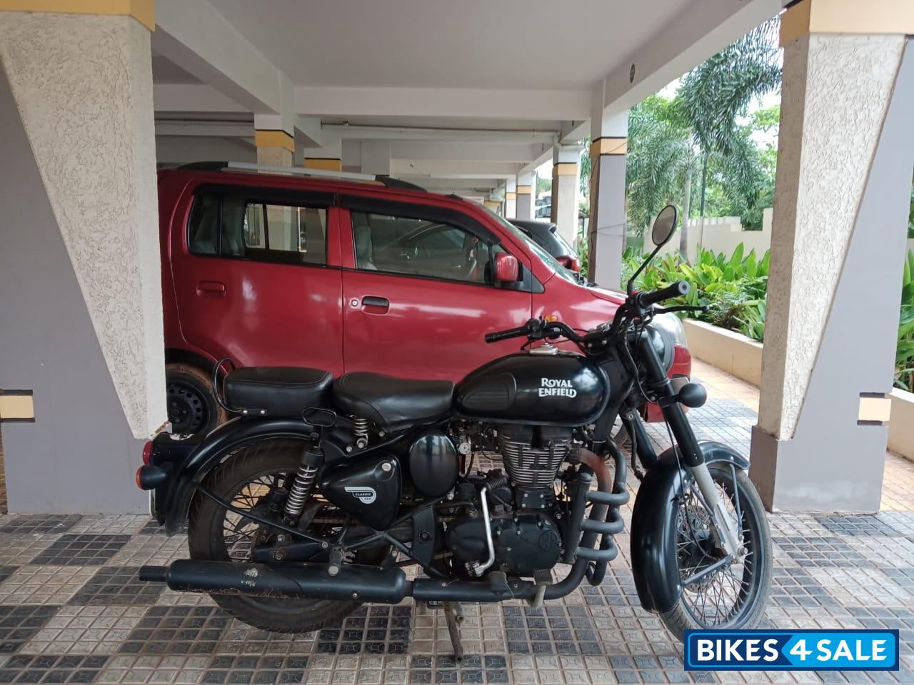 Royal Enfield Classic Stealth Black