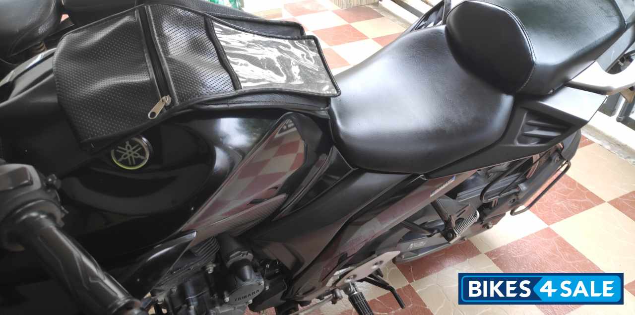 Black Yamaha FZS 25