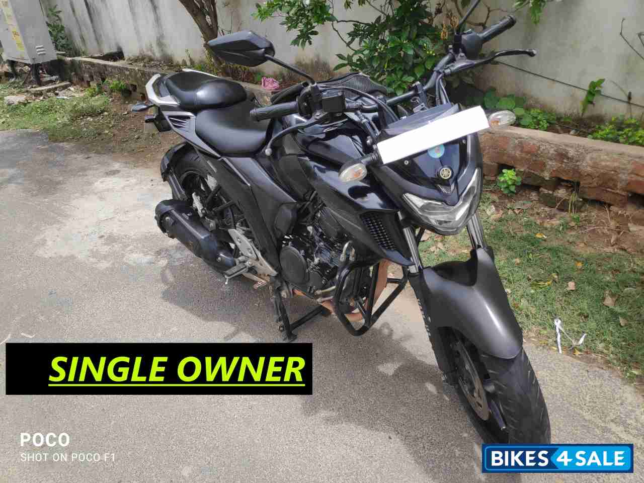 Black Yamaha FZS 25