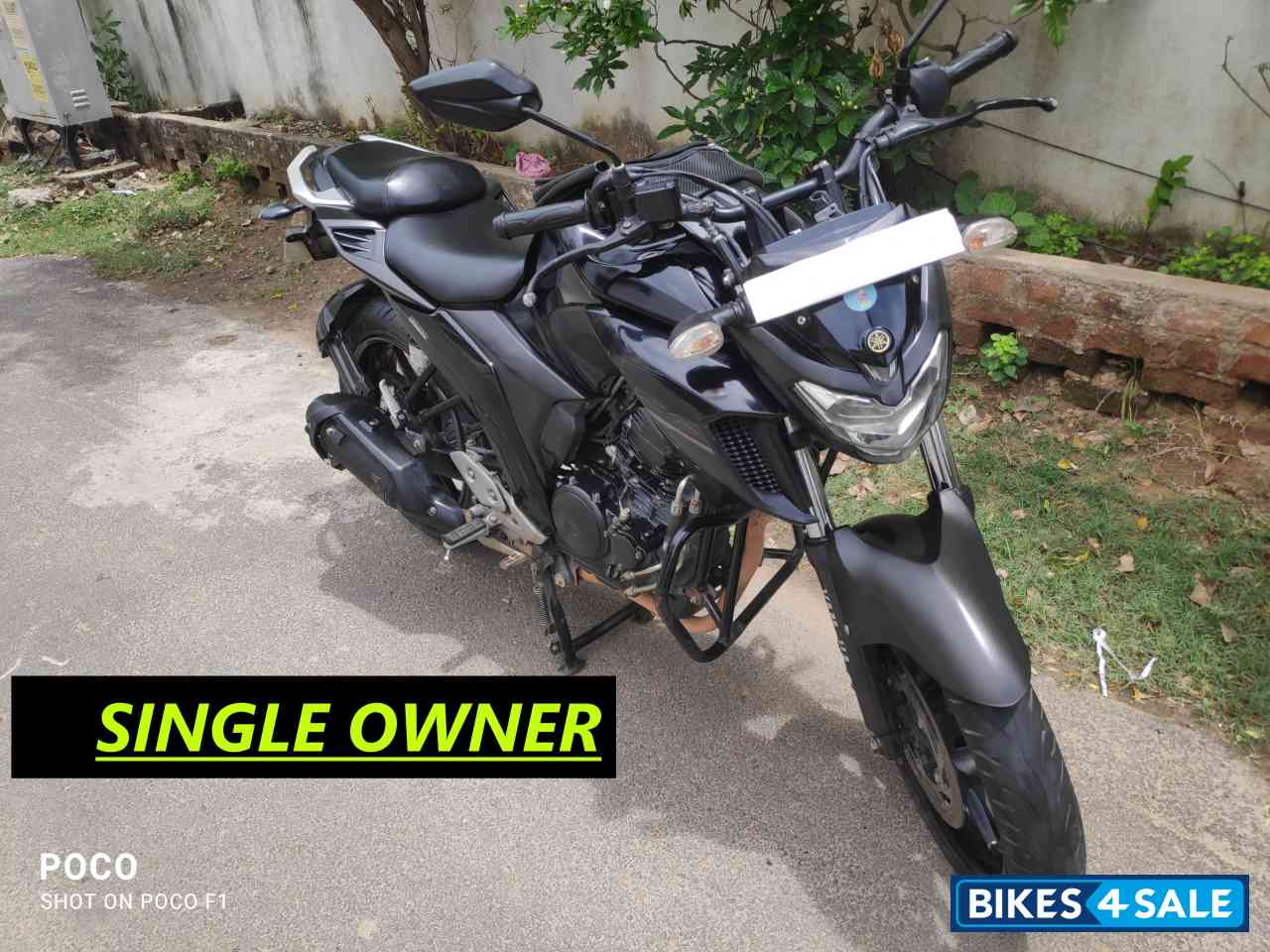 Black Yamaha FZS 25