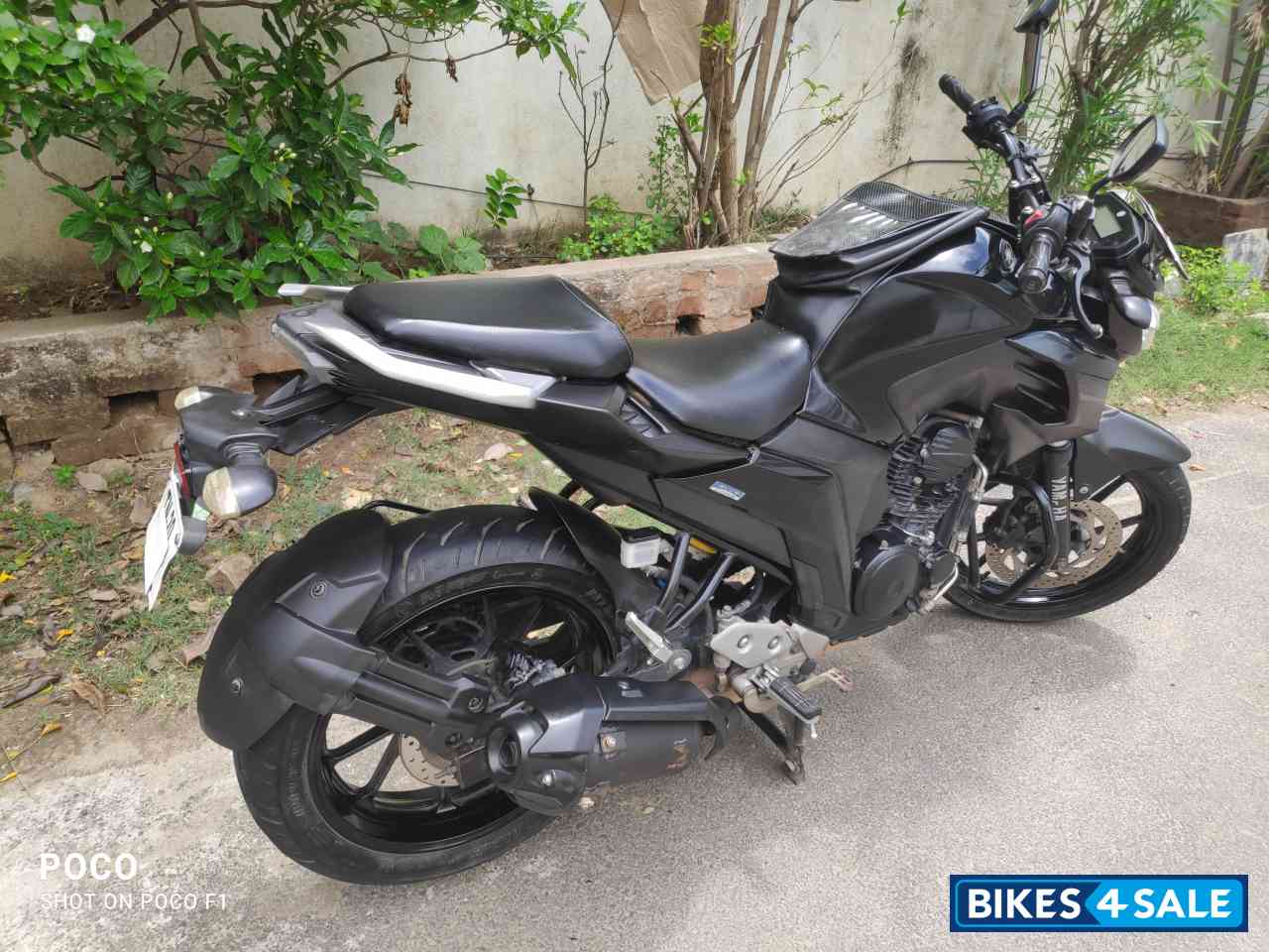 Black Yamaha FZS 25