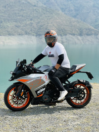Silver Orange Metallic Color KTM RC 390 2020