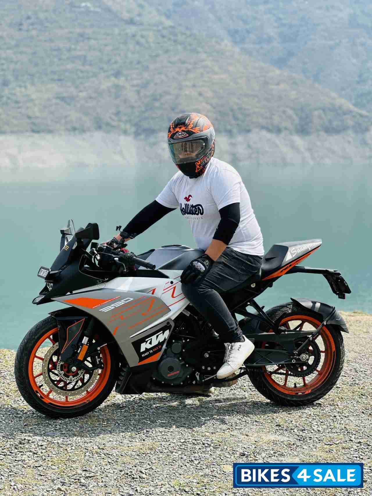 Silver Orange Metallic Color KTM RC 390 2020