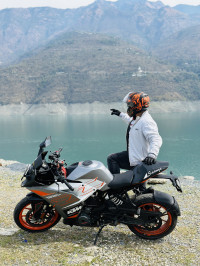 Silver Orange Metallic Color KTM RC 390 2020