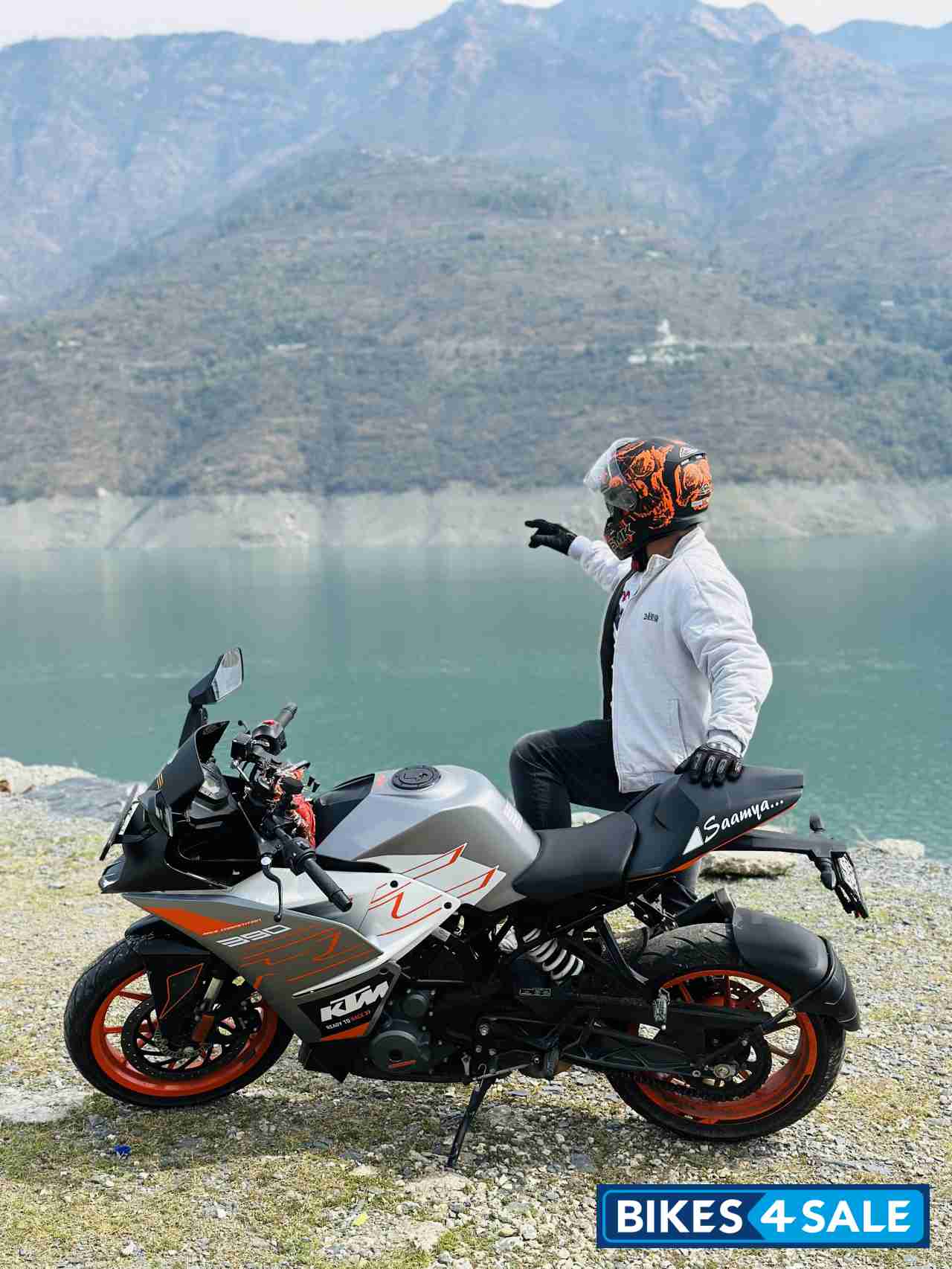 Silver Orange Metallic Color KTM RC 390 2020